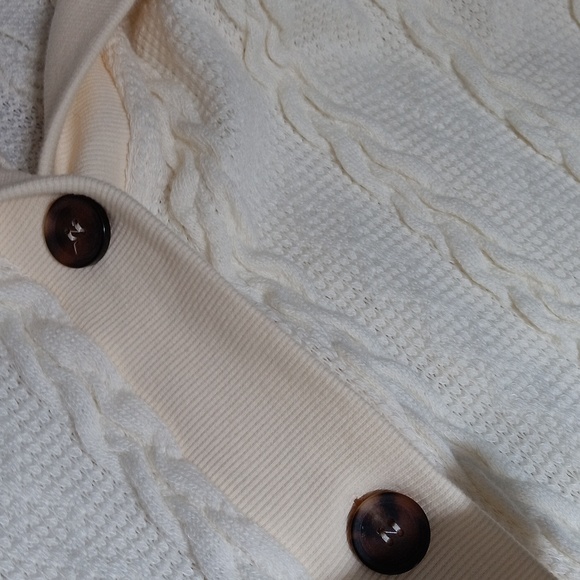 SIMPLE..SUZANNE BETRO..OVERSIZED BUTTON UP.. - Picture 5 of 8